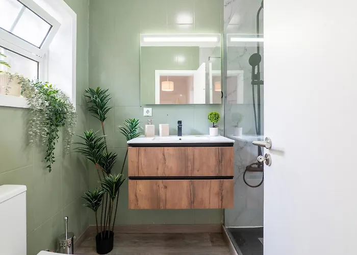 Ren Feb26 Clerigos Retreat Appartement