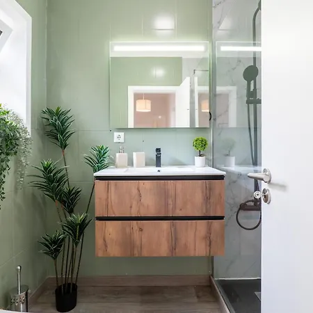 Ren Feb26 Clerigos Retreat Lägenhet