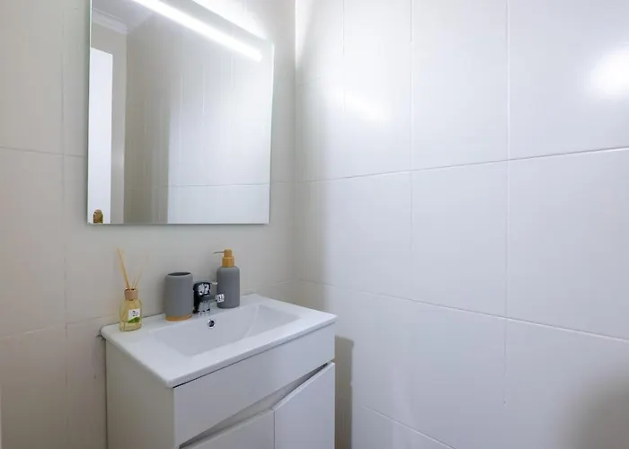 Lejlighed Ren Feb26 Clerigos Retreat *