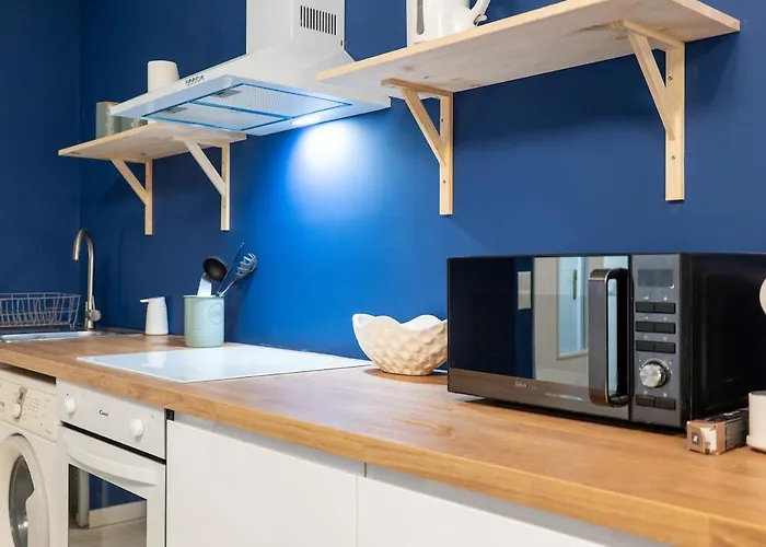 Ren Feb26 Clerigos Retreat Lejlighed Porto