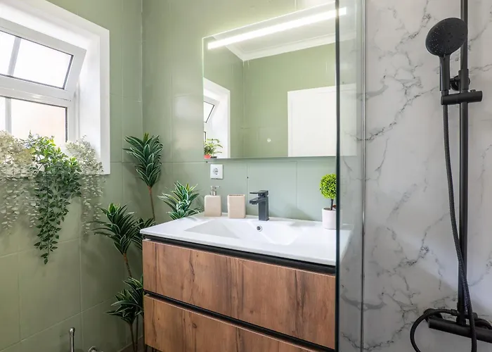 Ren Feb26 Clerigos Retreat Lejlighed *